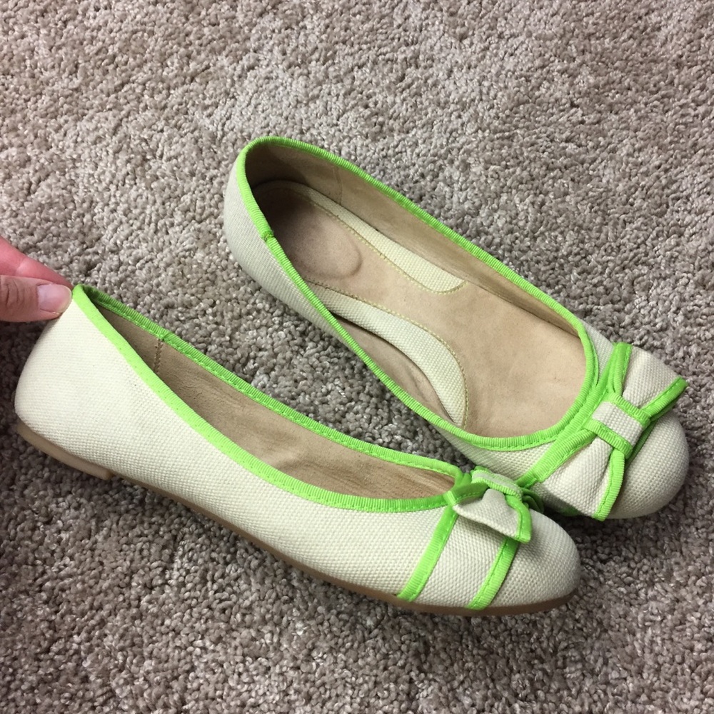 Born Neon Trim Canvas Comfort Flats 8 🏷️